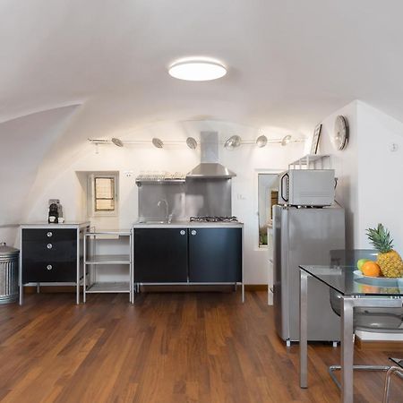 New! Amazing Piazza Navona View Apartment Рим Екстериор снимка