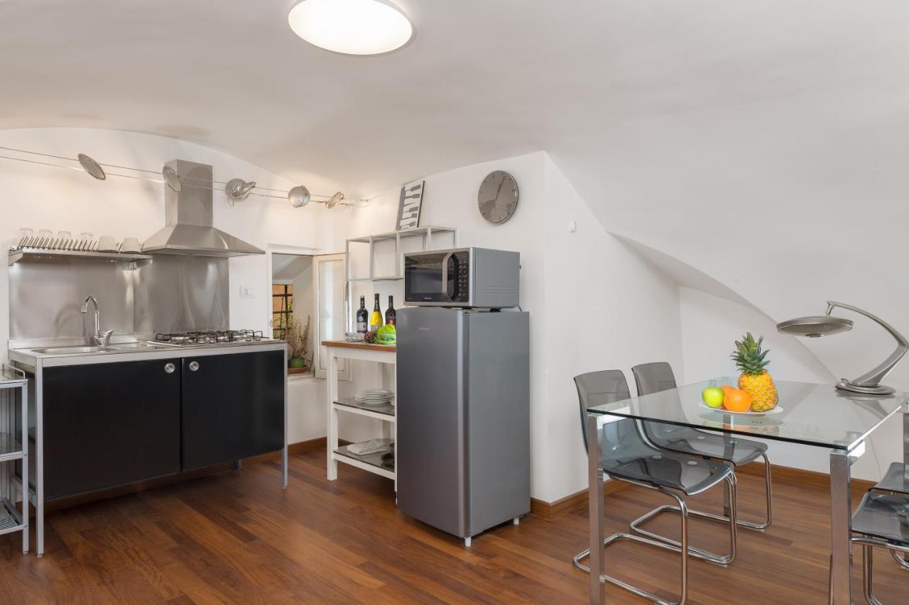 New! Amazing Piazza Navona View Apartment Рим Екстериор снимка