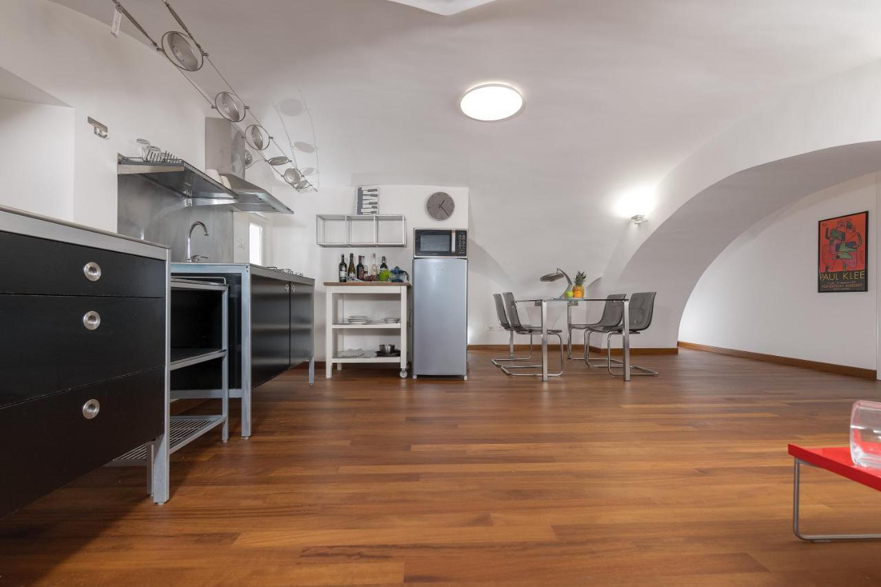 New! Amazing Piazza Navona View Apartment Рим Екстериор снимка