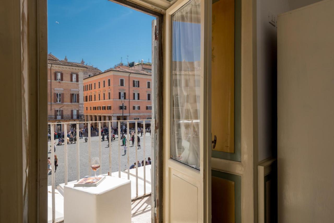 New! Amazing Piazza Navona View Apartment Рим Екстериор снимка