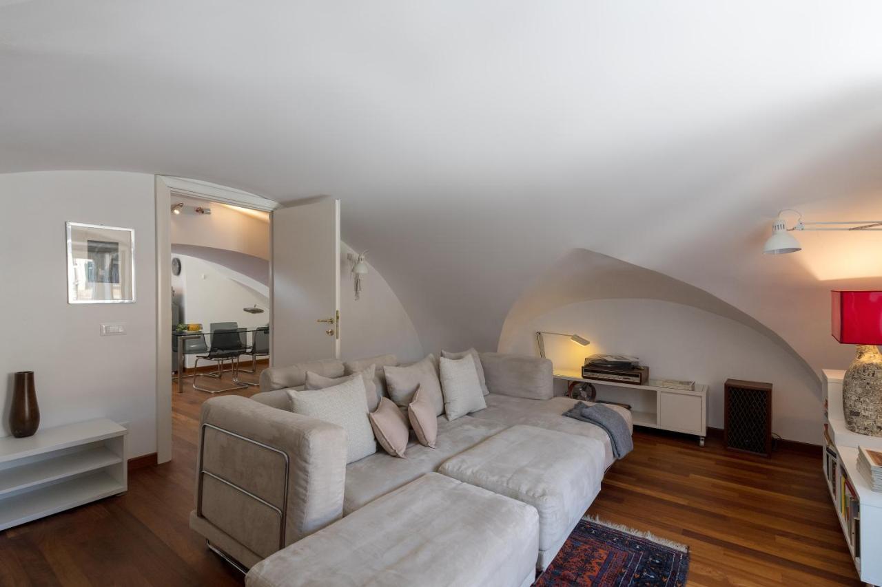 New! Amazing Piazza Navona View Apartment Рим Екстериор снимка